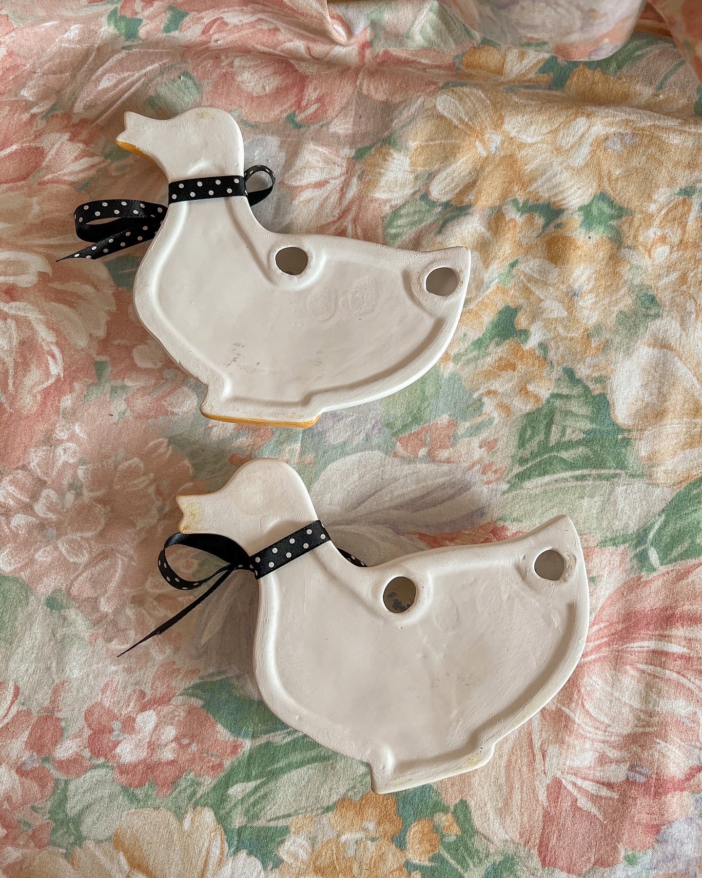 Vintage ceramic wall hanging ducks.