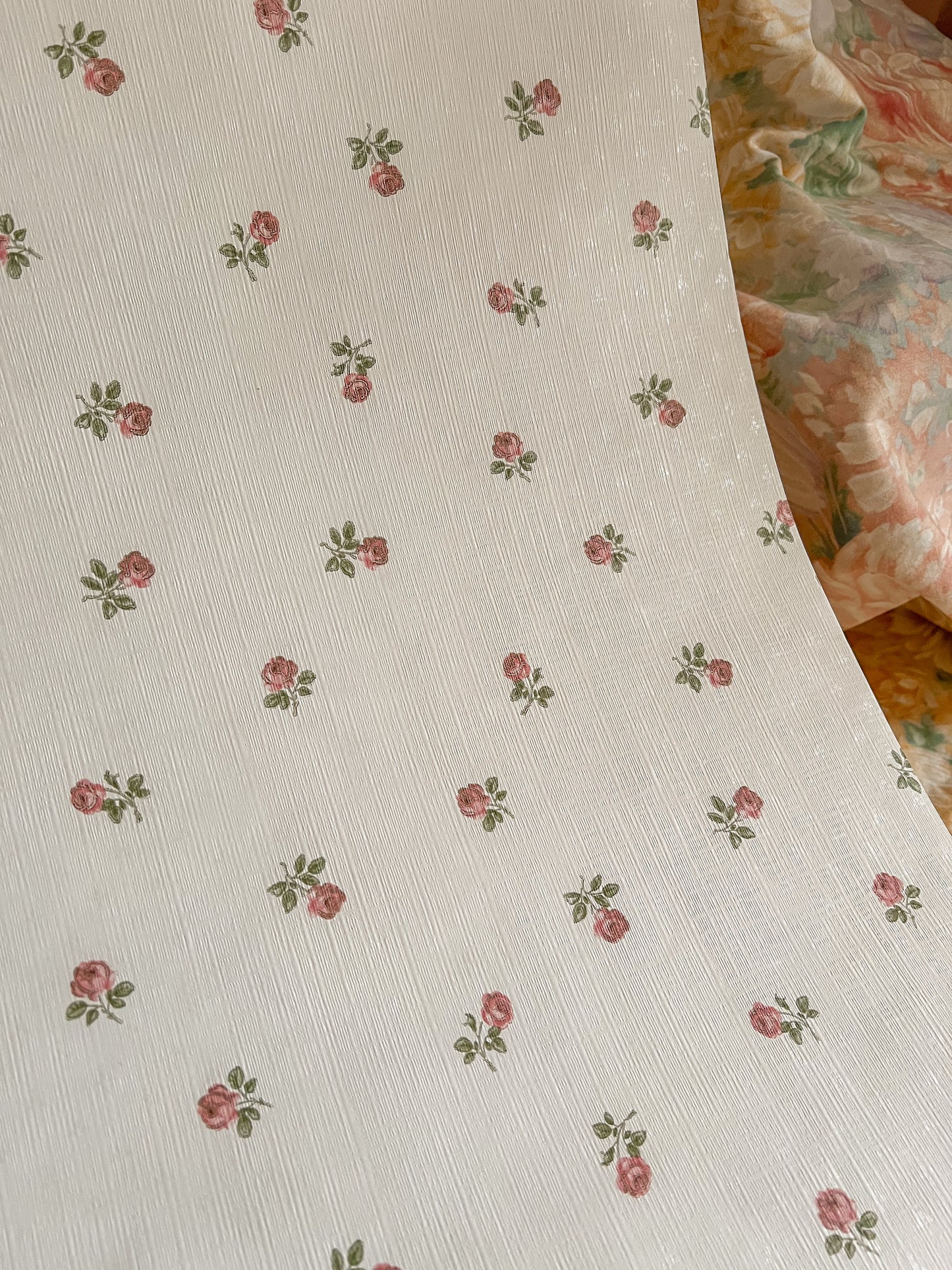 Vintage ditsy floral rose bud wallpaper.